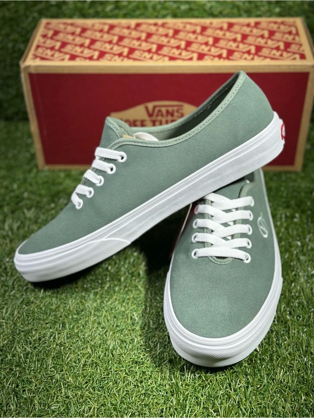 Vans Authentic One Pie Circle V, Green Bay/White, Men’s 11 , VN0A3XIMS4L